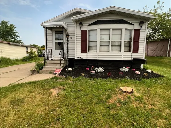 12 N Whispering Ln, Hamburg, NY 14075