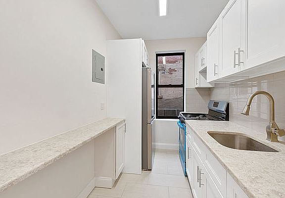 3rd image of 337 W 21st St #4E