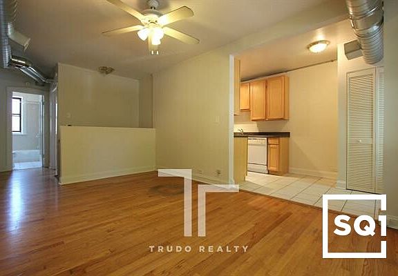 3rd image of 1249 W Henderson St #12513