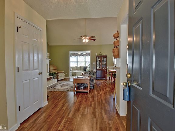 4th image of 38 Pecan Lake Dr