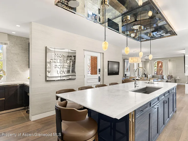101 E Hallam St — Photo 10