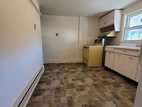 2nd image of 104 N Custer Ave #2
