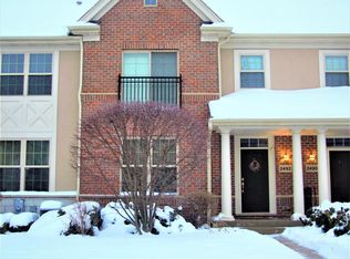 2492 Waterbury Ln, Buffalo Grove, IL 60089