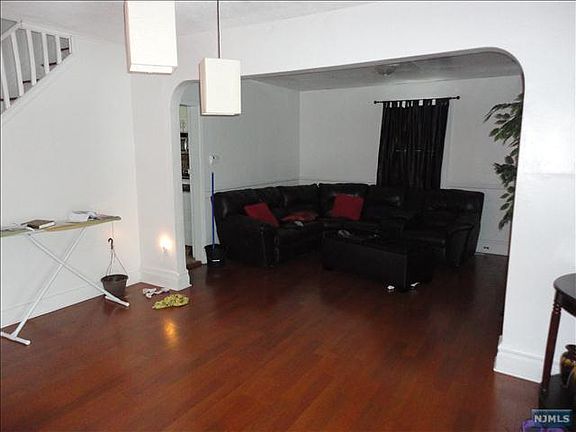 2nd image of 90 Union Pl