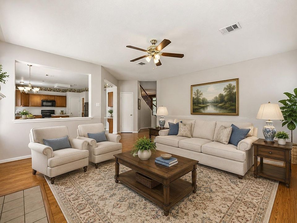 1st image of 206 Scarlet Maple Dr