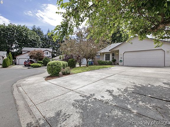 3rd image of 6605 NE 67th Cir
