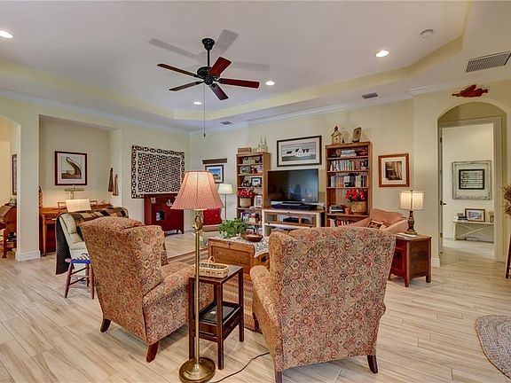 2nd image of 126 Ivydale Manor Dr