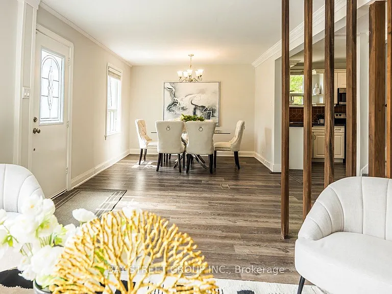 12 Craigmore Cres #MAIN FL — Photo 5