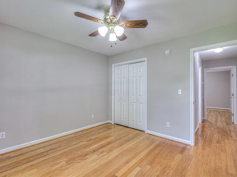 405 Sandi Ct — Photo 31