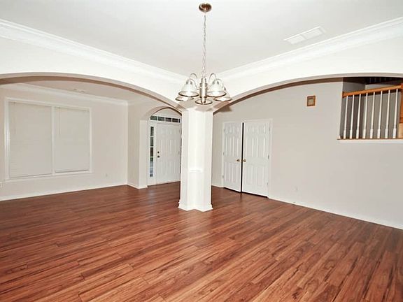 3rd image of 4043 Ashland Cir