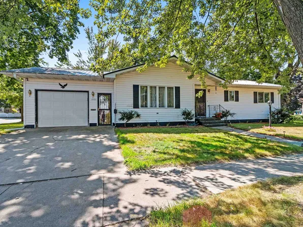 1905 Thomas St, Marinette, WI 54143