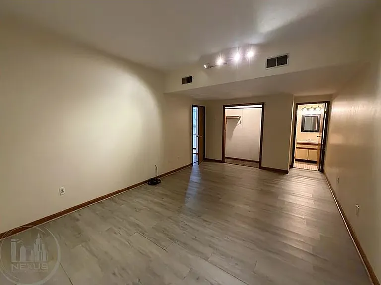 63 Illinois St #B2 — Photo 10