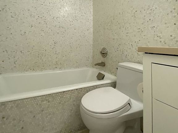 4th image of 212 E 47th St APT 30E