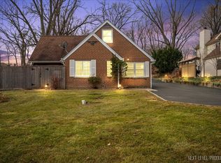 1N274 Prairie Ave, Glen Ellyn, IL 60137