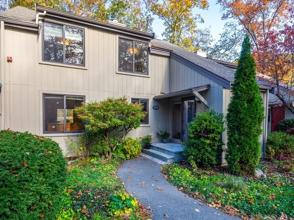 134 Chestnut Cir #134, Lincoln, MA 01773