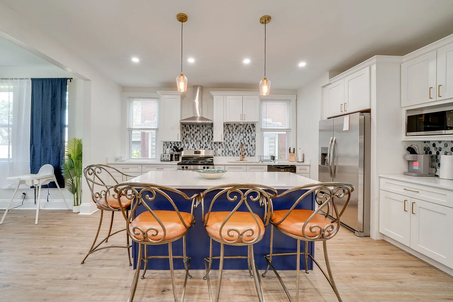 3 bed, 2.0 bath, 1356 sqft, $3,612 — Photo 3