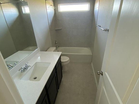 5th image of 303 Charter Oak Dr