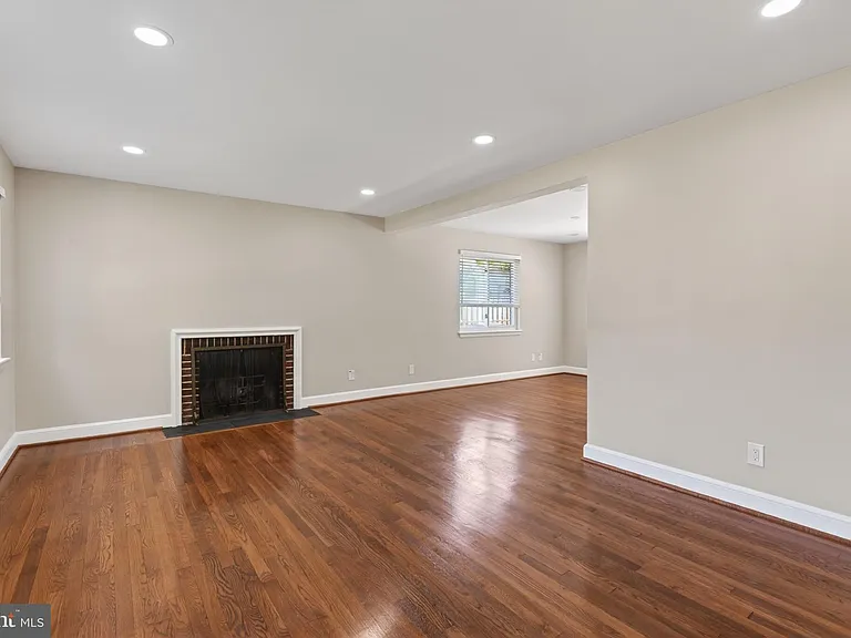 7216 Carol Ln — Photo 10