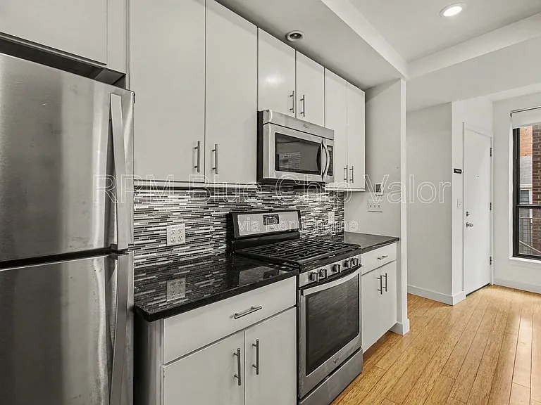 432 Liberty Hl #A — Photo 11