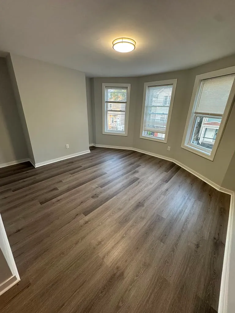 2 bed, $1,672 — Photo 2