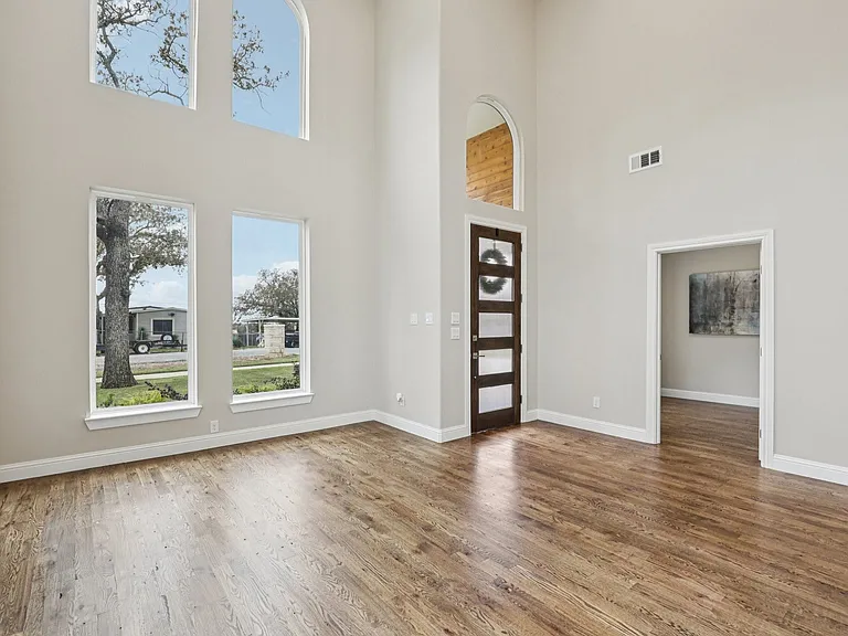 1713 Highland Dr W — Photo 4