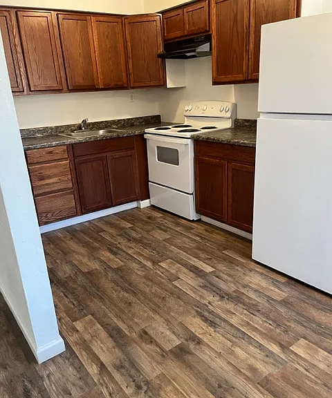 1223 N Dysart Rd #2 — Photo 8