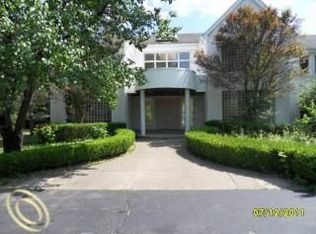 4715 Dow Ridge Rd, Orchard Lake, MI 48324