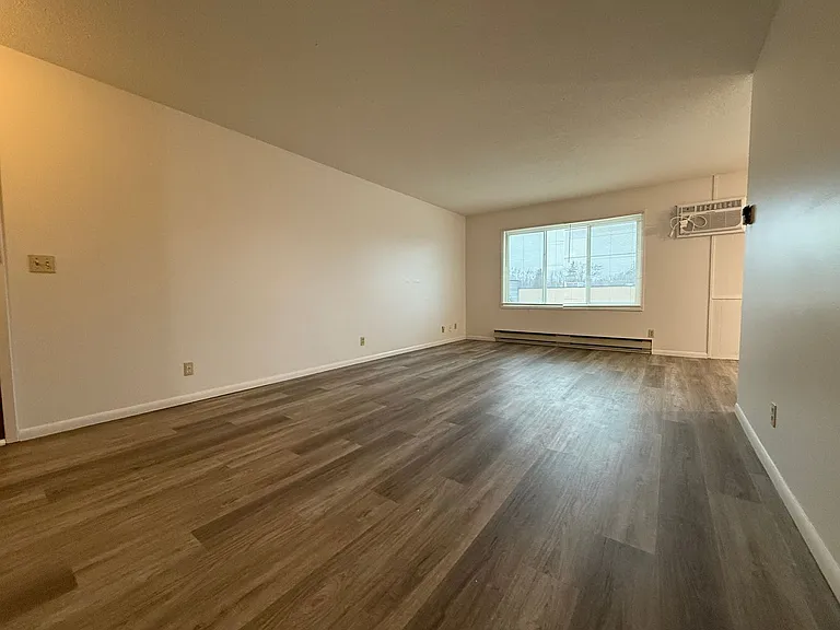 1116 2nd Street SE - Uptown Apartments — Photo 18