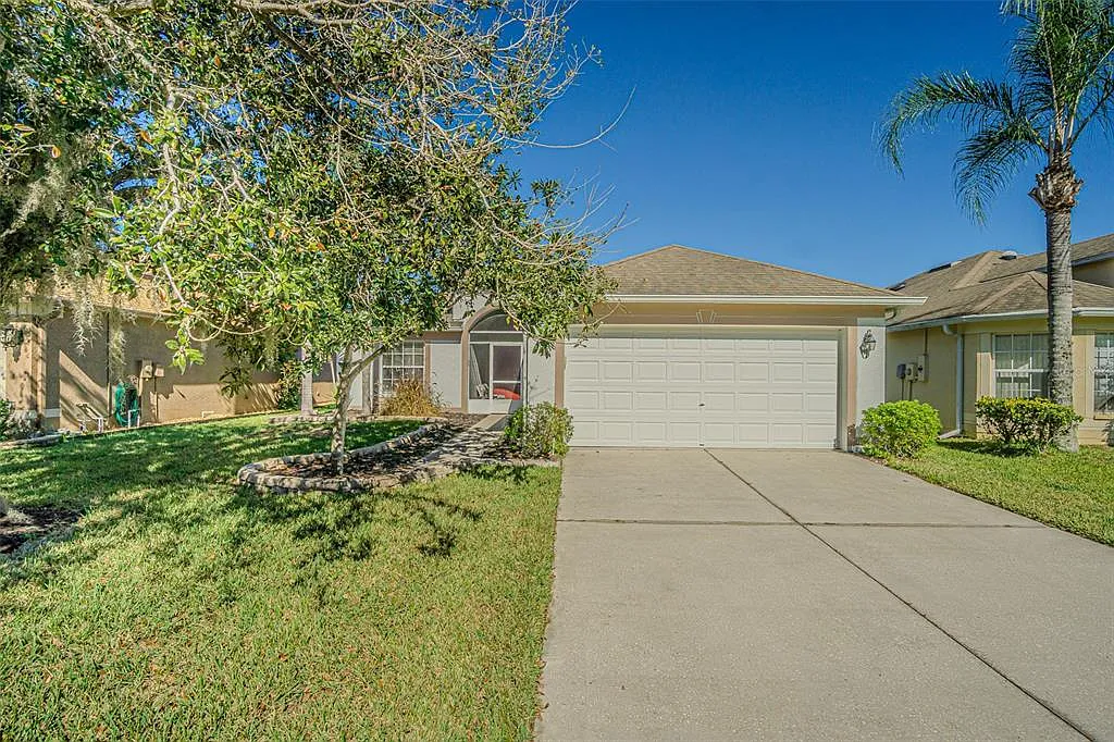 3 bed, 2.0 bath, 1390 sqft, $2,600 — Photo 3