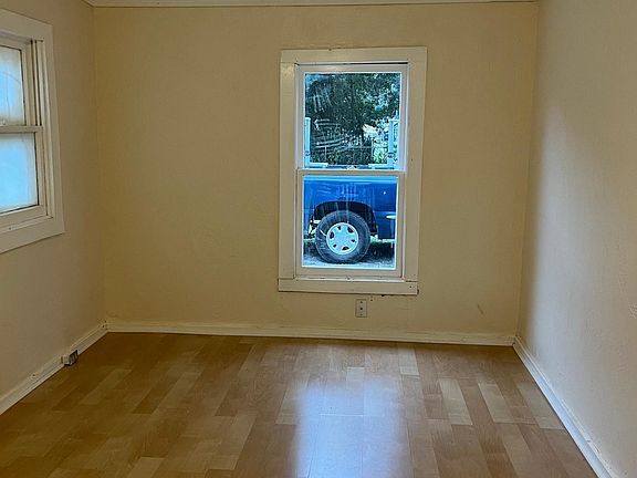 3rd image of 214 Oakwood Ave