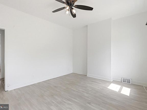 5th image of 712 Wells St