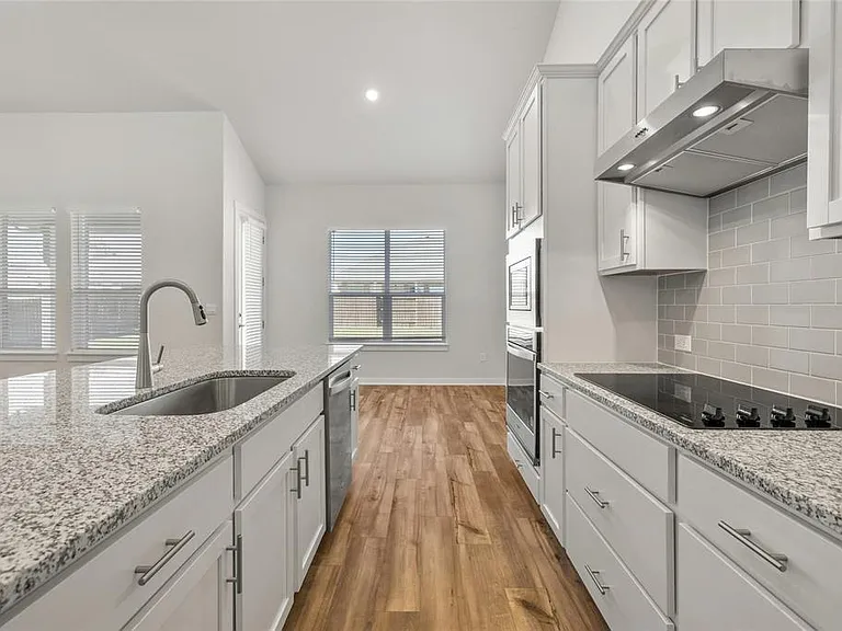 113 Shadow Oak Cv — Photo 12