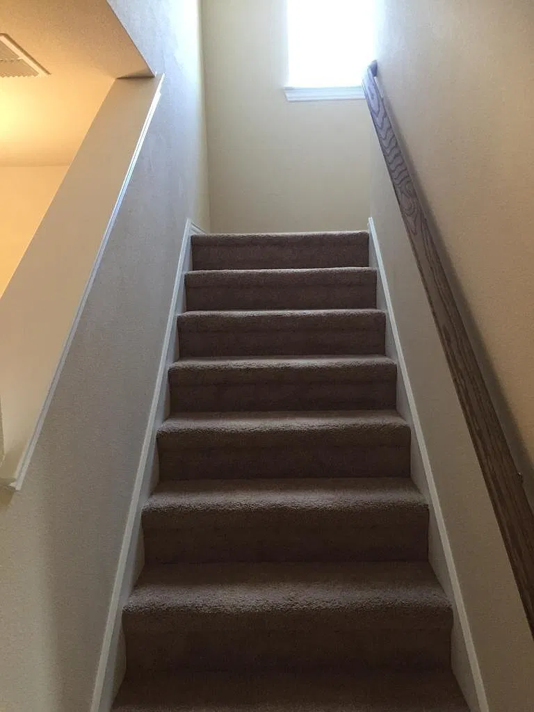 4 bed, 2.5 bath, 2100 sqft, $1,999 — Photo 4