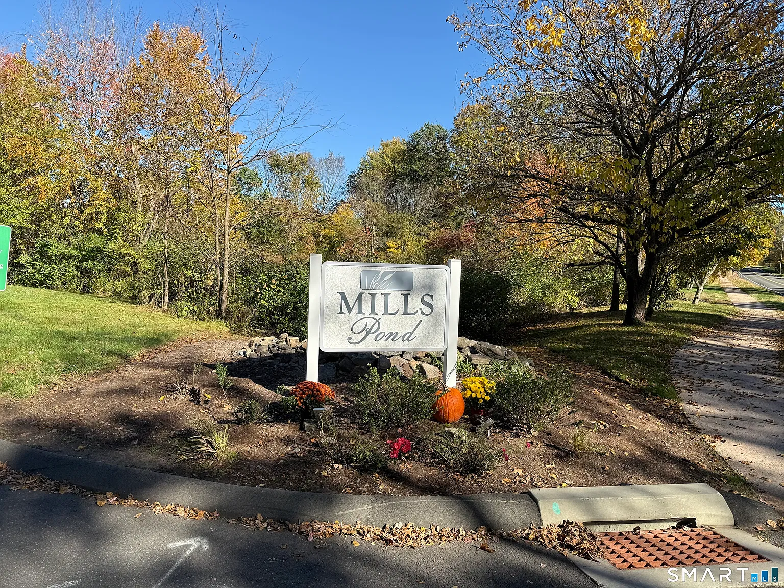 2 bed, 2.5 bath, 1488 sqft, $3,200 — Photo 2