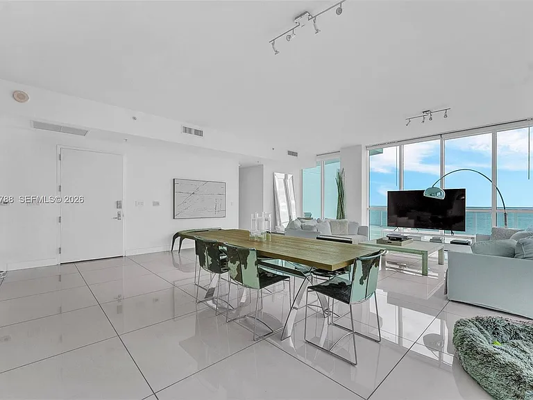 50 S Pointe Dr #2102 — Photo 19