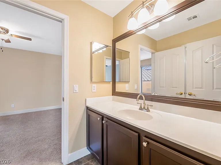 271 Pointe Ranier Ave — Photo 21