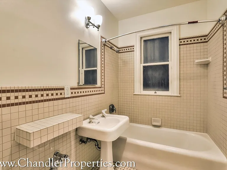 2300 Bay St — Photo 11