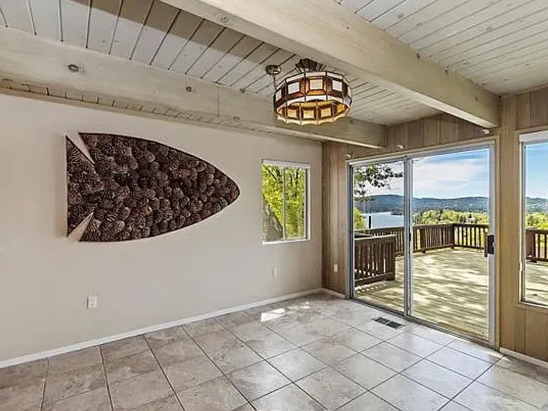 945 N Hospital Rd — Photo 12