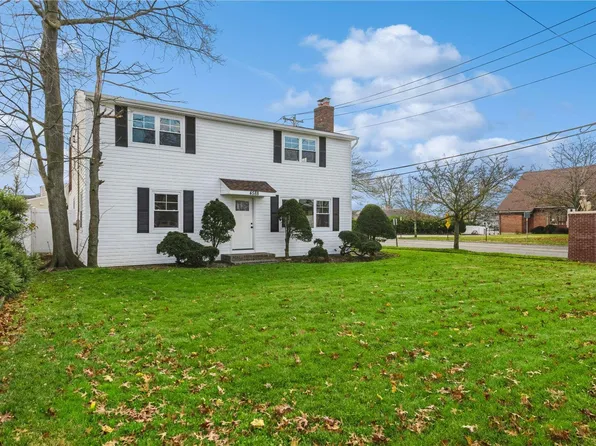4588 Merrick Road, Massapequa, NY 11758