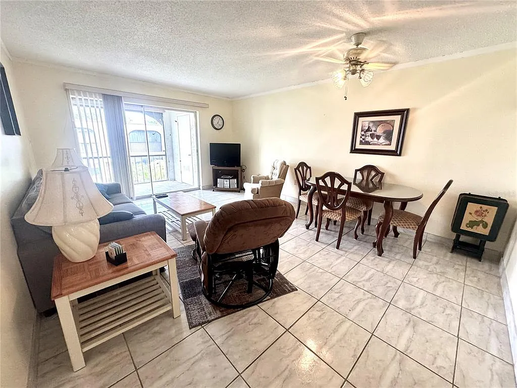 2 bed, 1.0 bath, 820 sqft, $1,550 — Photo 4