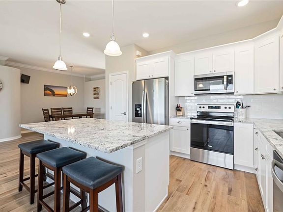 3rd image of 5220 Lakehurst Ct