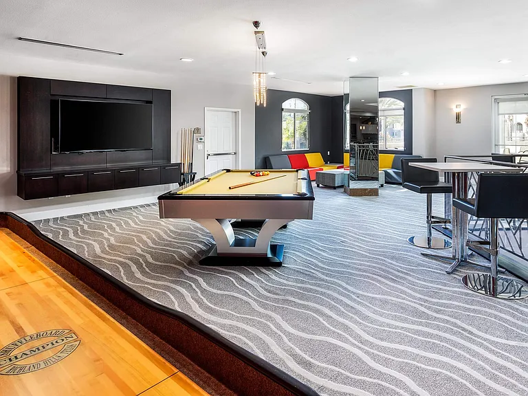 La Jolla Crossroads Apartments — Photo 53