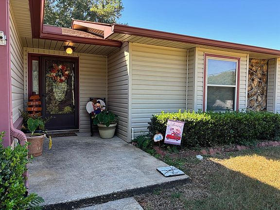 5th image of 107 Iroquois Dr