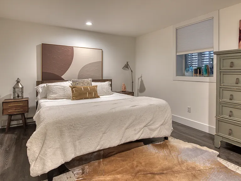 Laurel Dr — Photo 14