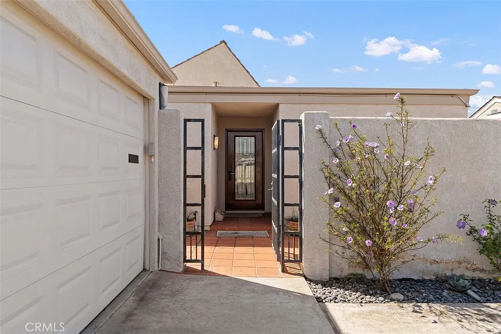 3 bed, 2.0 bath, 1589 sqft, $8,300 — Photo 3