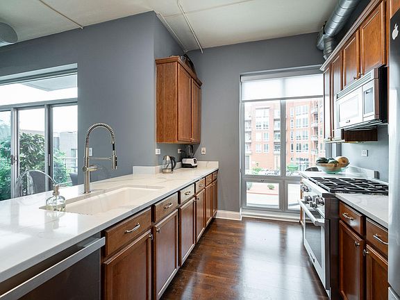 5th image of 4814 N Clark St APT 201