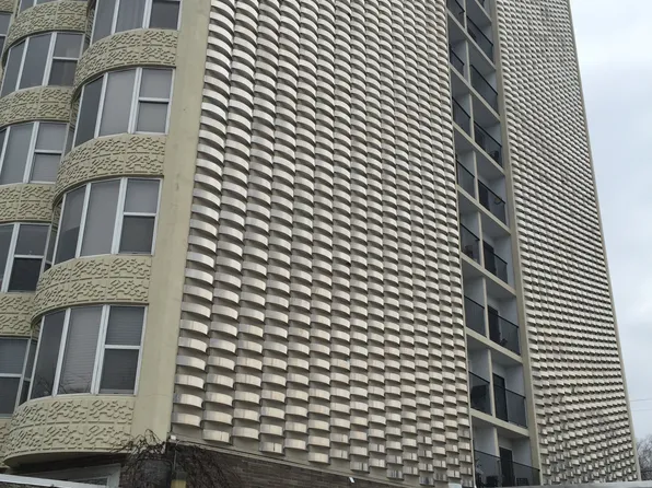2525 S Shore Dr Unit 2, Milwaukee, WI 53207