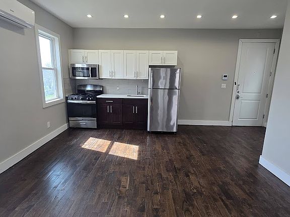 5th image of 4 Whitman Ave #2R1