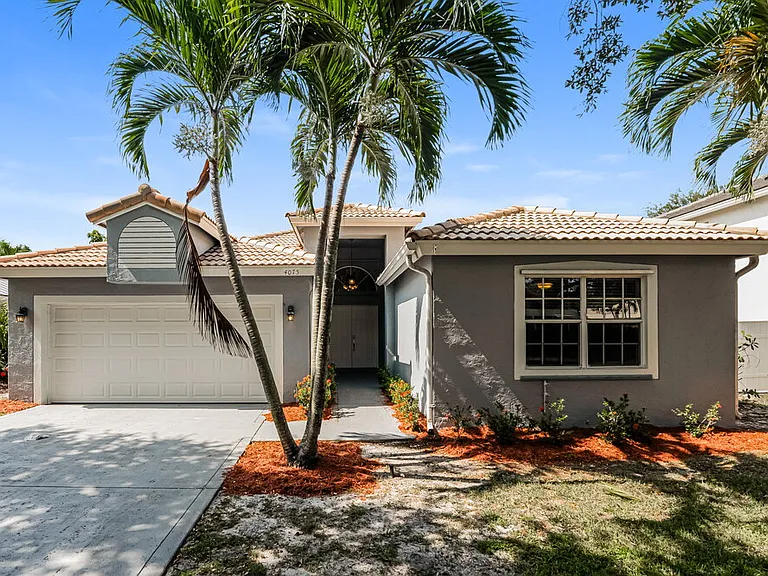 4075 Sabal Lakes Rd — Photo 1