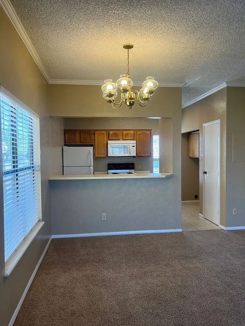1028 Mockingbird Apt. D Clovis, NM — Photo 1